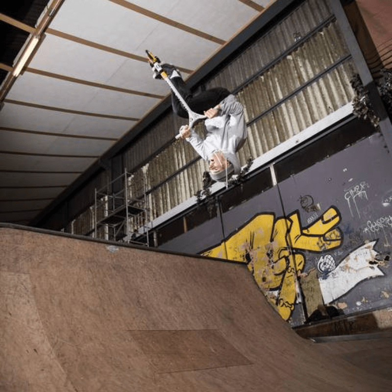 Micro MX Trixx 2.0 Grey Yellow + PEGS