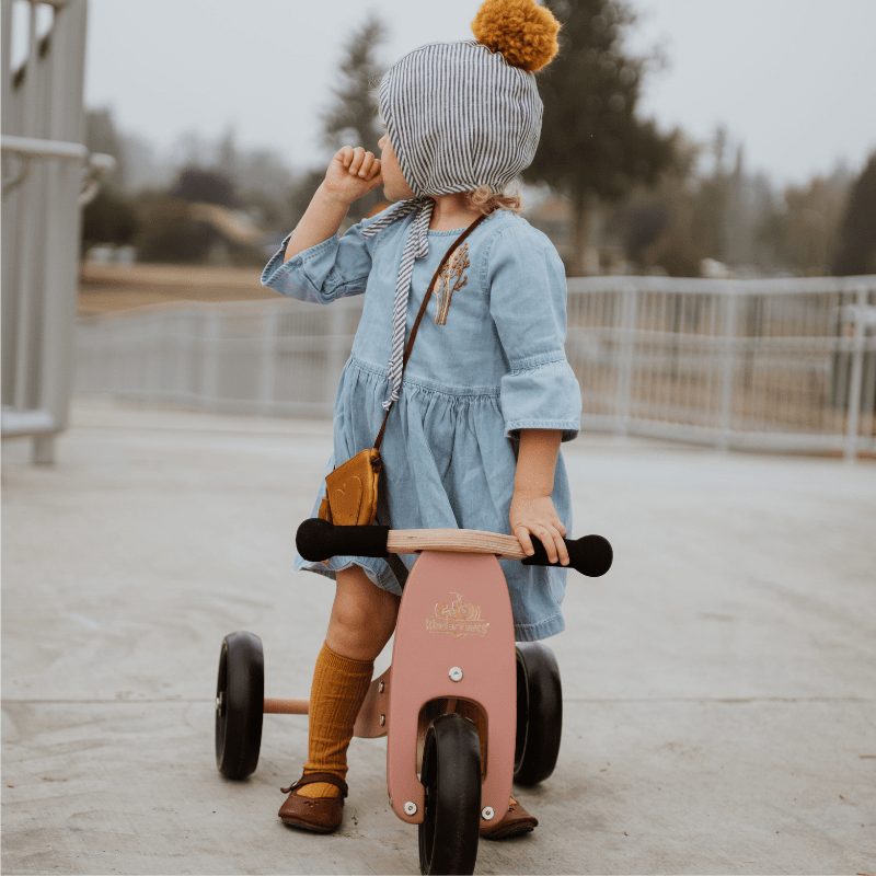 Kinderfeets houten loopfiets & driewieler Tiny Tot Coral zijkant