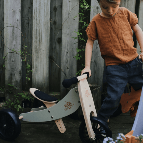 Image of Kinderfeets houten loopfiets & driewieler Tiny Tot Plus Silver Sage zijkant