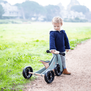 Kinderfeets houten loopfiets & driewieler Tiny Tot Sage zijkant