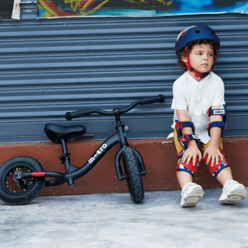 Micro Loopfiets Classic Zwart zijkant