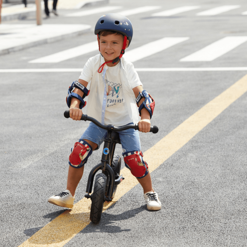 Micro Loopfiets Classic Zwart zijkant