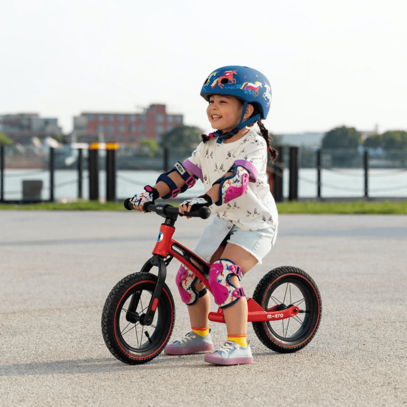 Micro Loopfiets Deluxe Rood zijkant