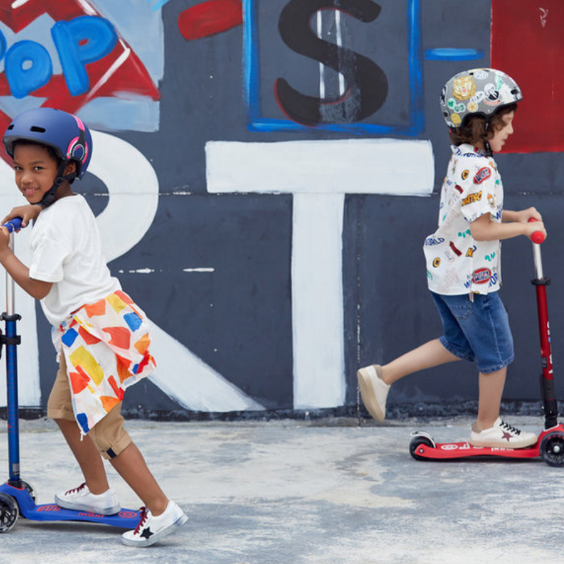 Micro-helm-deluxe-sticker